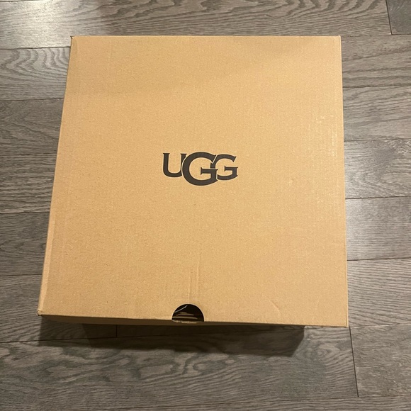 UGG Funkette
Women's platform sandal（Ships out in one day） - Picture 15 of 15